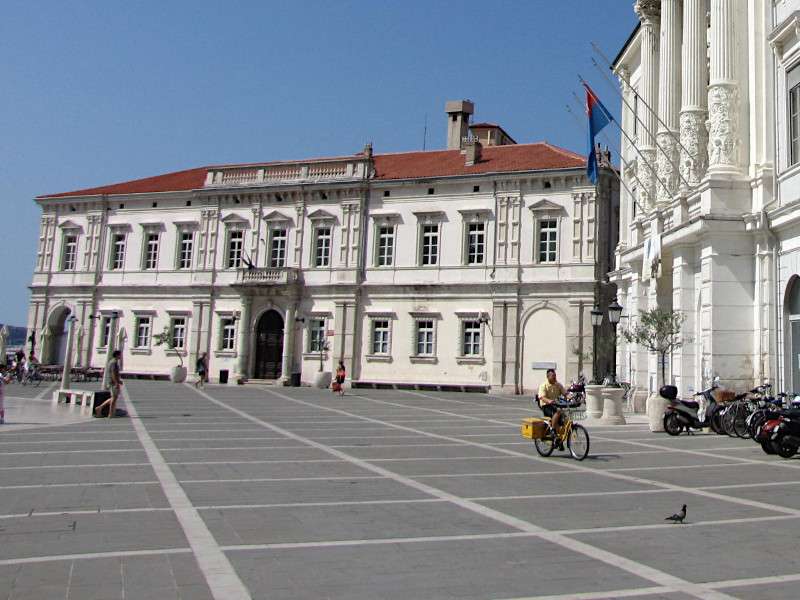piran-courthouse The Courthouse at Piran in Tartini Square sits adjacent to the Town Hall