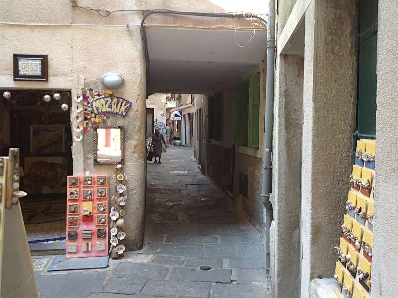 piran-streets-authentic Piran has retained its charm by retaining the authenticity of its streets and lanes