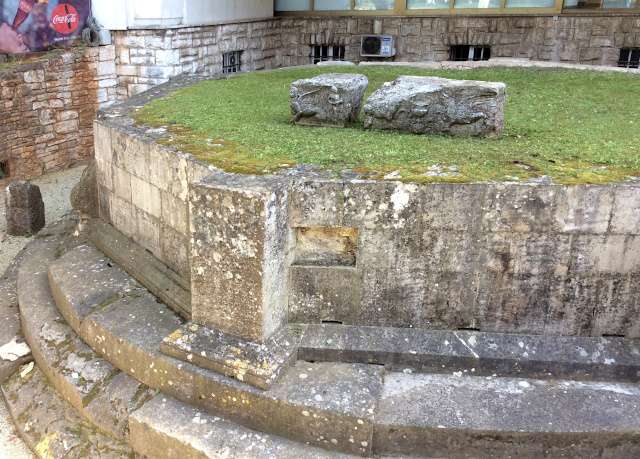 pula-octagonal-museum Base of First century octagonal mausoleum